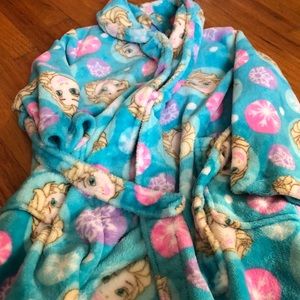 Calling all Frozen fans!  Soft and comfy Elsa robe size 6